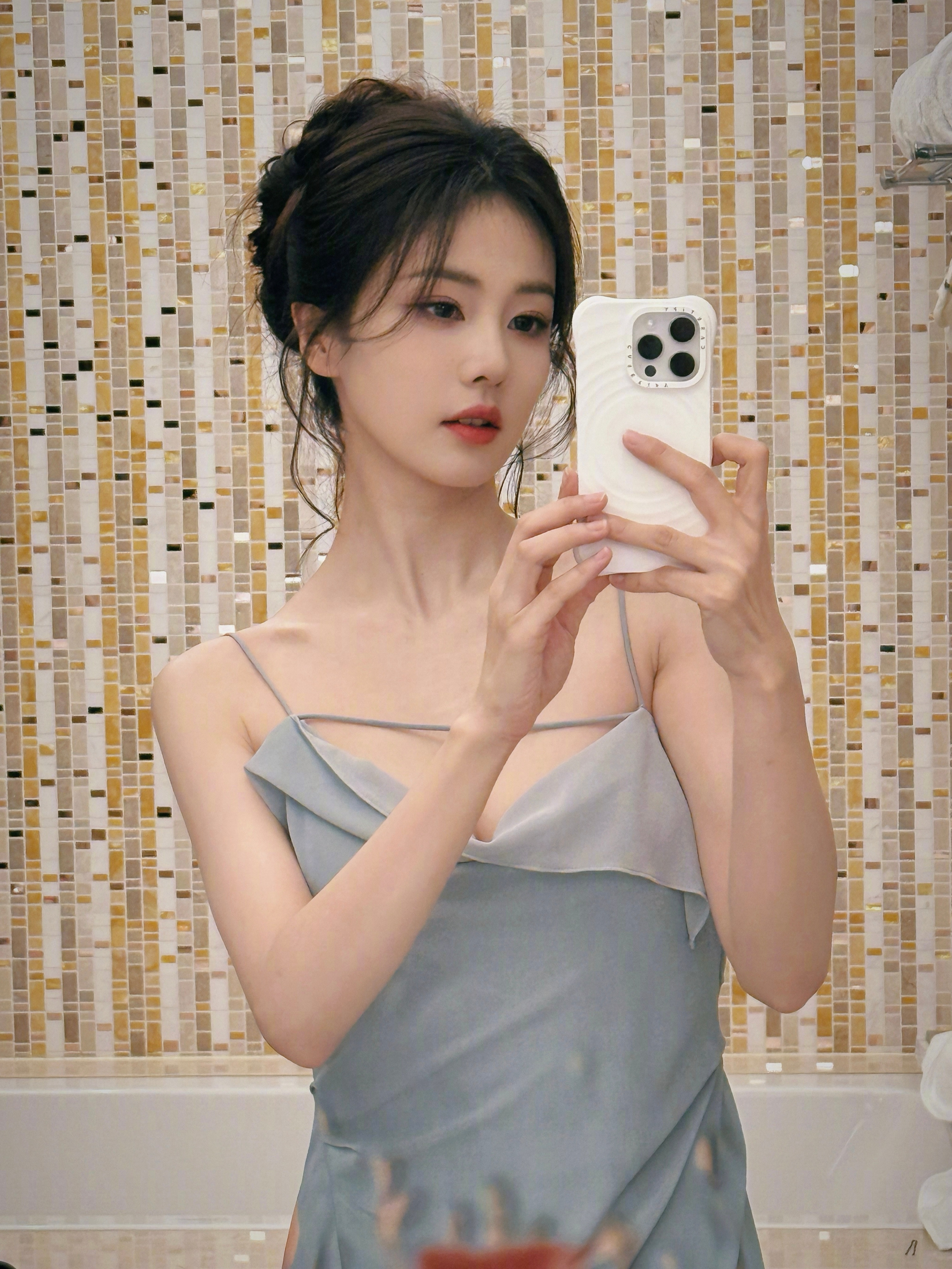 白鹿好明媚好有生命力白鹿侧颜好优越🥺​​​