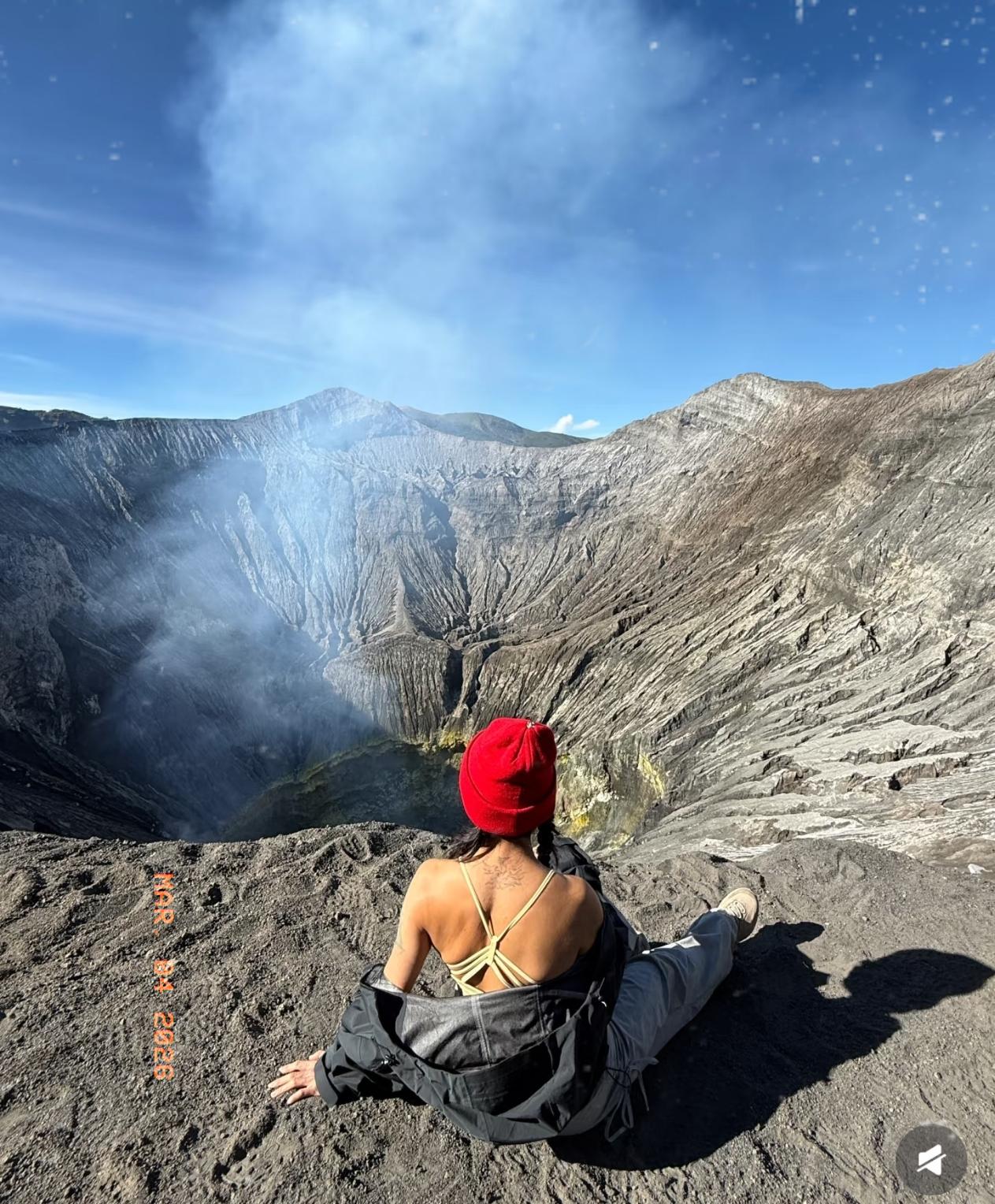昨晚半夜三点，一个朋友突然私信我，说他欠了四十万，不想活了。我直接回他：我