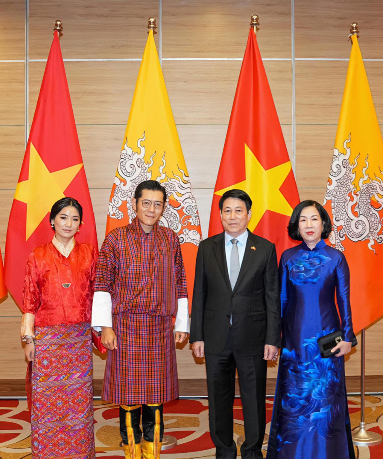 不丹王后气质清冷，身穿传统礼服又仙又美2025年8月19日，不丹国王