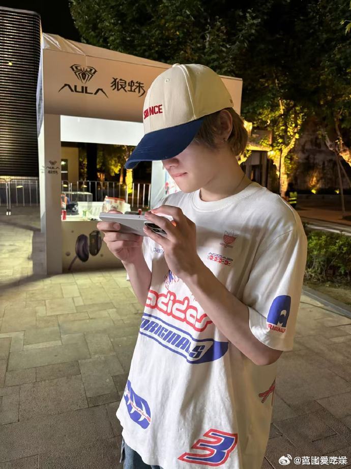 AG司马光首发三连暴走红色流星就是非同凡响，尤其是看到司马光拿下三连的时候更是帅