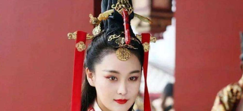 公元前680年，楚文王让美人给自己俘虏的蔡侯献酒，得意洋洋的说道“你平生没见过这