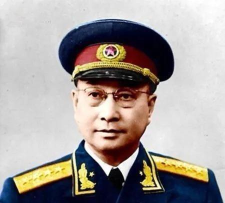 1952年，陈赓找周总理汇报工作，刚好周总理外出，等了几个小时后，陈赓饿了，就自