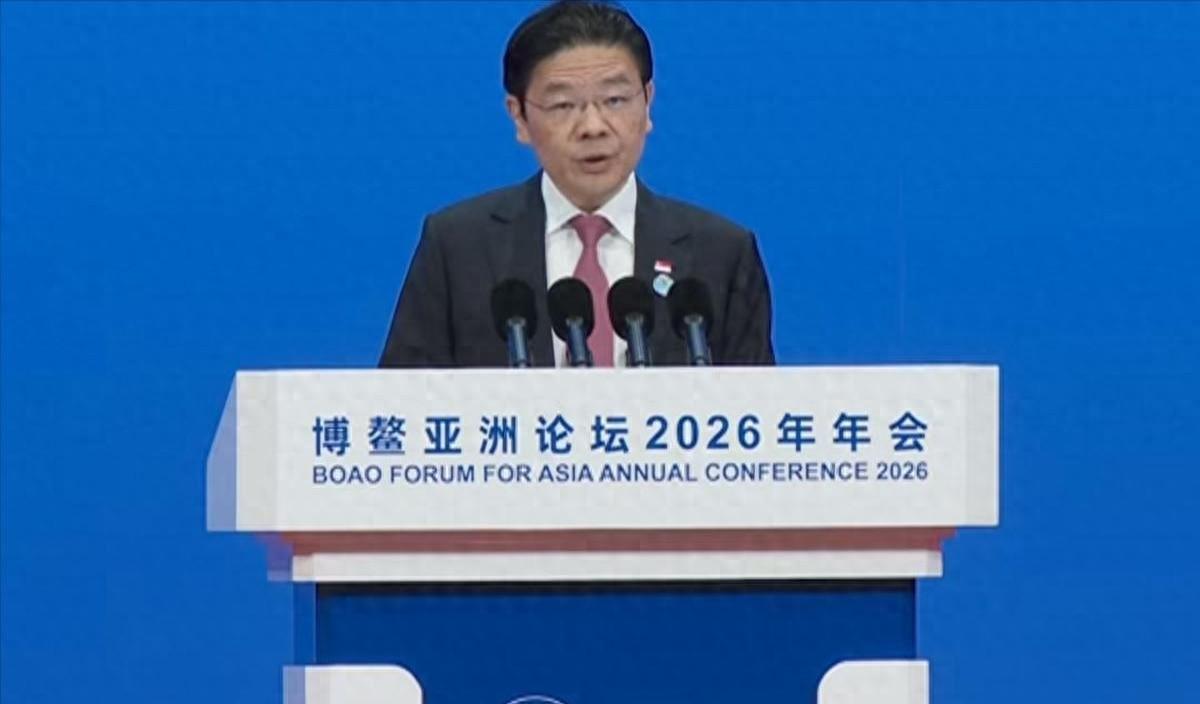 新加坡联合早报今日报道：“黄循财总理两周内先后访问日本和中国，他指出，两次访问一