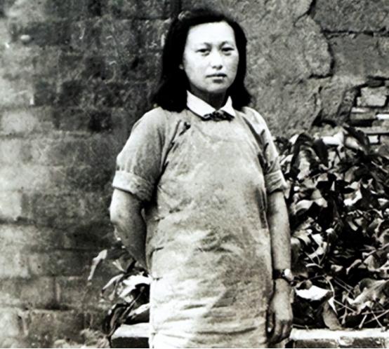 1934年，一个17岁的小护士用嘴吸出首长喉咙里的脓血，救了一条命，21年后，这