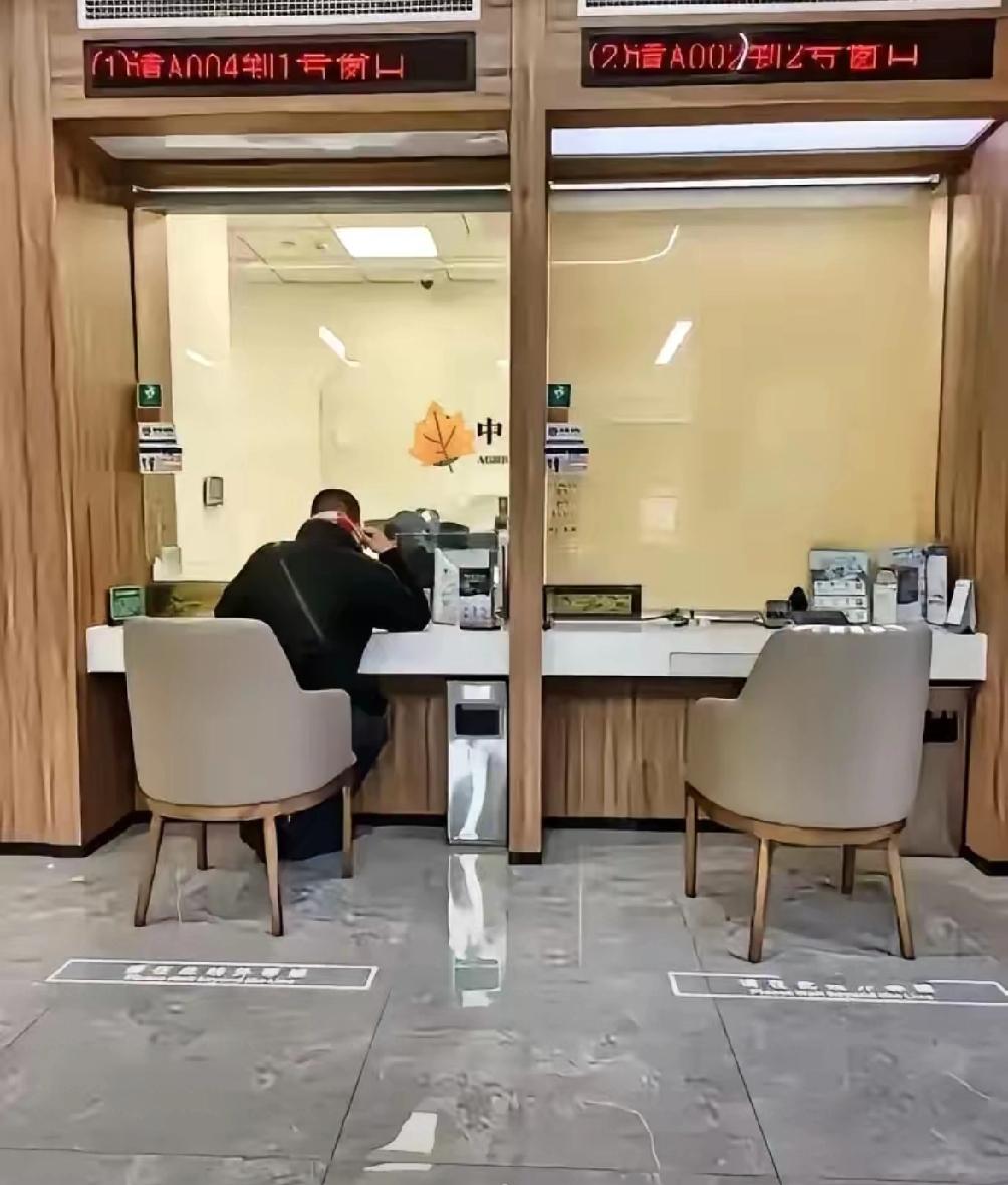 重磅！存取现金10万-50万不再需强制登记，银行新规4月1日实施，储户乐开花！