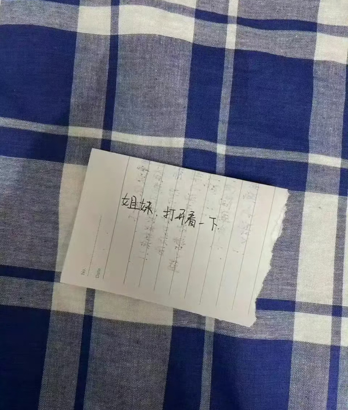 刚到宿舍就被贴小纸条了​​​