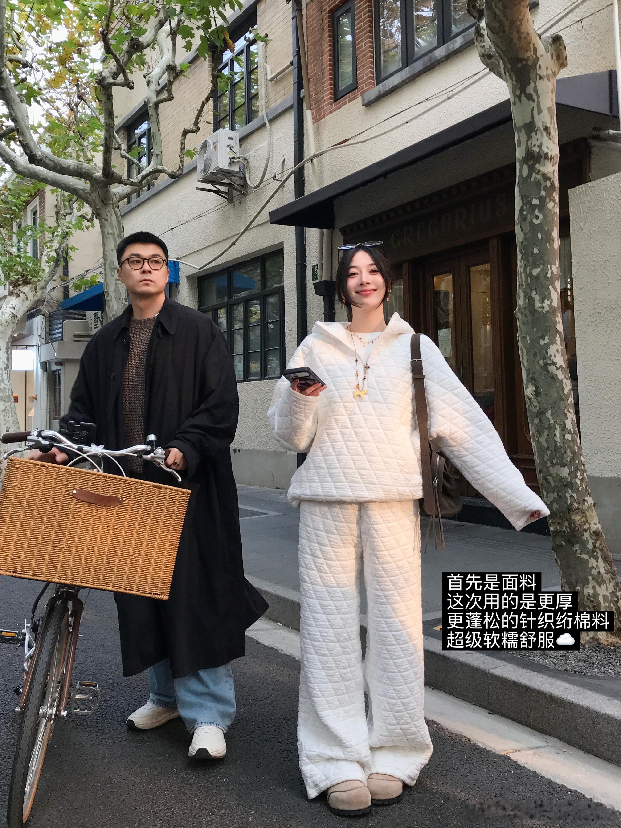 忍不住还是想单独发下这期我最喜欢的一个套装！就是去选月子中心穿的，写了我的名字！