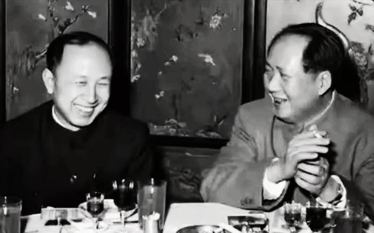 钱学森感叹：在毛主席面前，我们就是沧海一粟！1955年，钱学森终于回到祖国