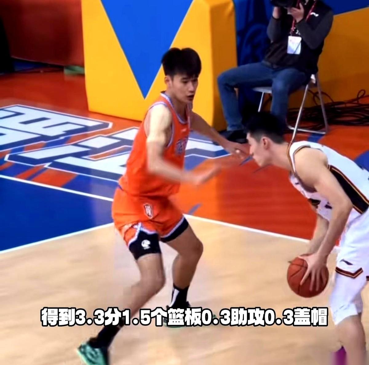 广东宏远现在是真的饿极了吗？一个场均拿3分、三分命中率连三成都不到的铁匠；另