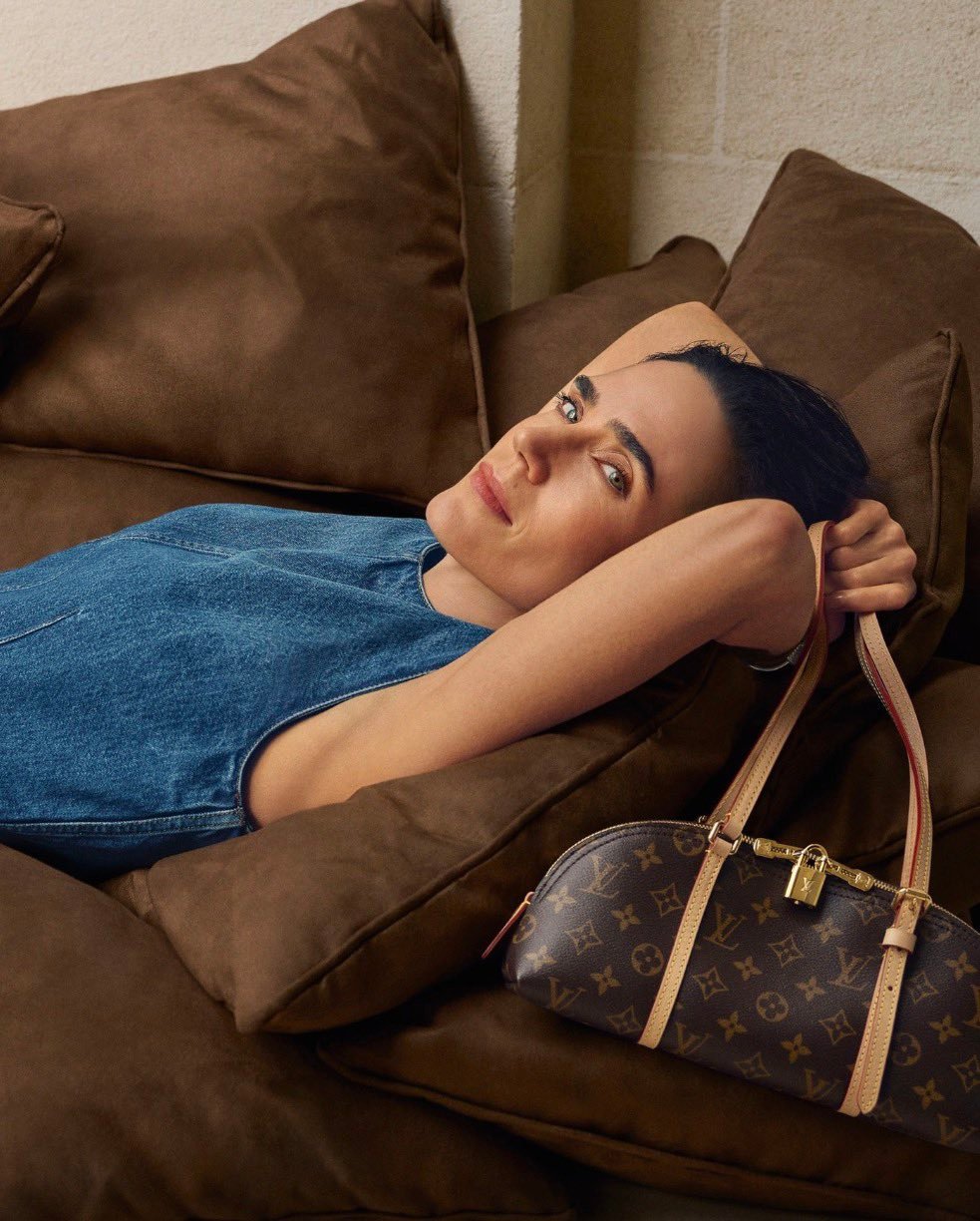 詹妮弗·康纳利给LOUISVUITTON拍摄的新照𝐉𝐞𝐧𝐧𝐢𝐟𝐞