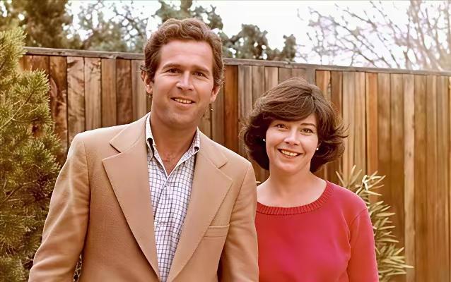 怎么看这一对，都是天作之合呀！小布什和劳拉，两人相见时也算是大龄，但却一见钟情