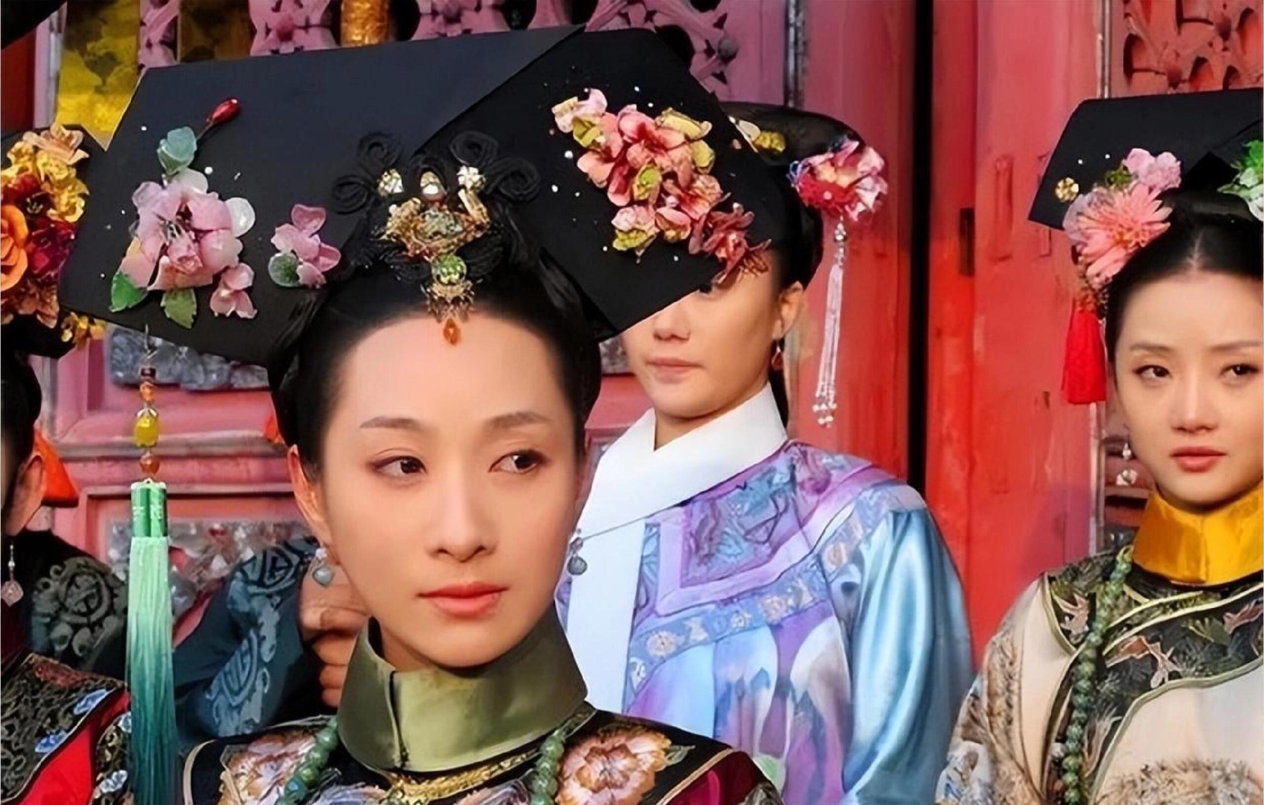 在《甄嬛传》里，有个细节令人费解：安陵容至死都盯着甄嬛，她死前盯着自己指甲的举动