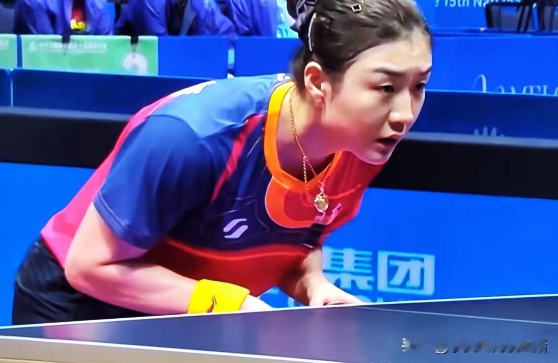 陈梦4：0战胜河北队孙颖莎的金牌陪练何卓佳顺利来到八强席位。不得不承认一年多