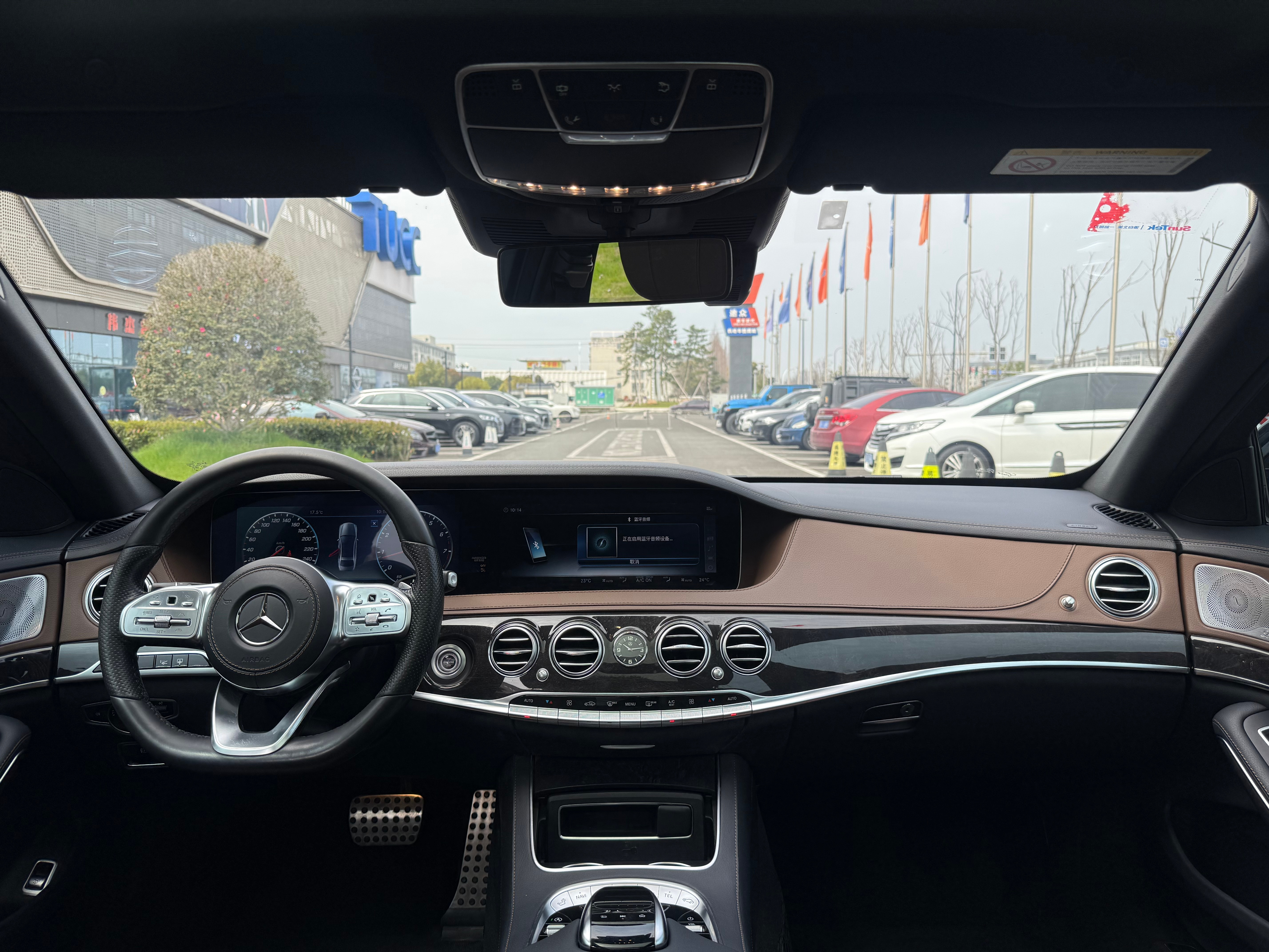 三道杠大灯的奔驰S450L在二手车市场还是比较好卖的