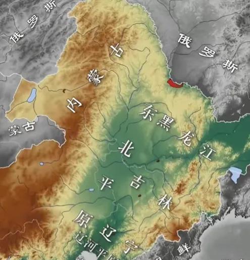 剖析东北的地缘与历史可知，现今东北的省级区划是横向划分的，于是每个省都被山脉分隔