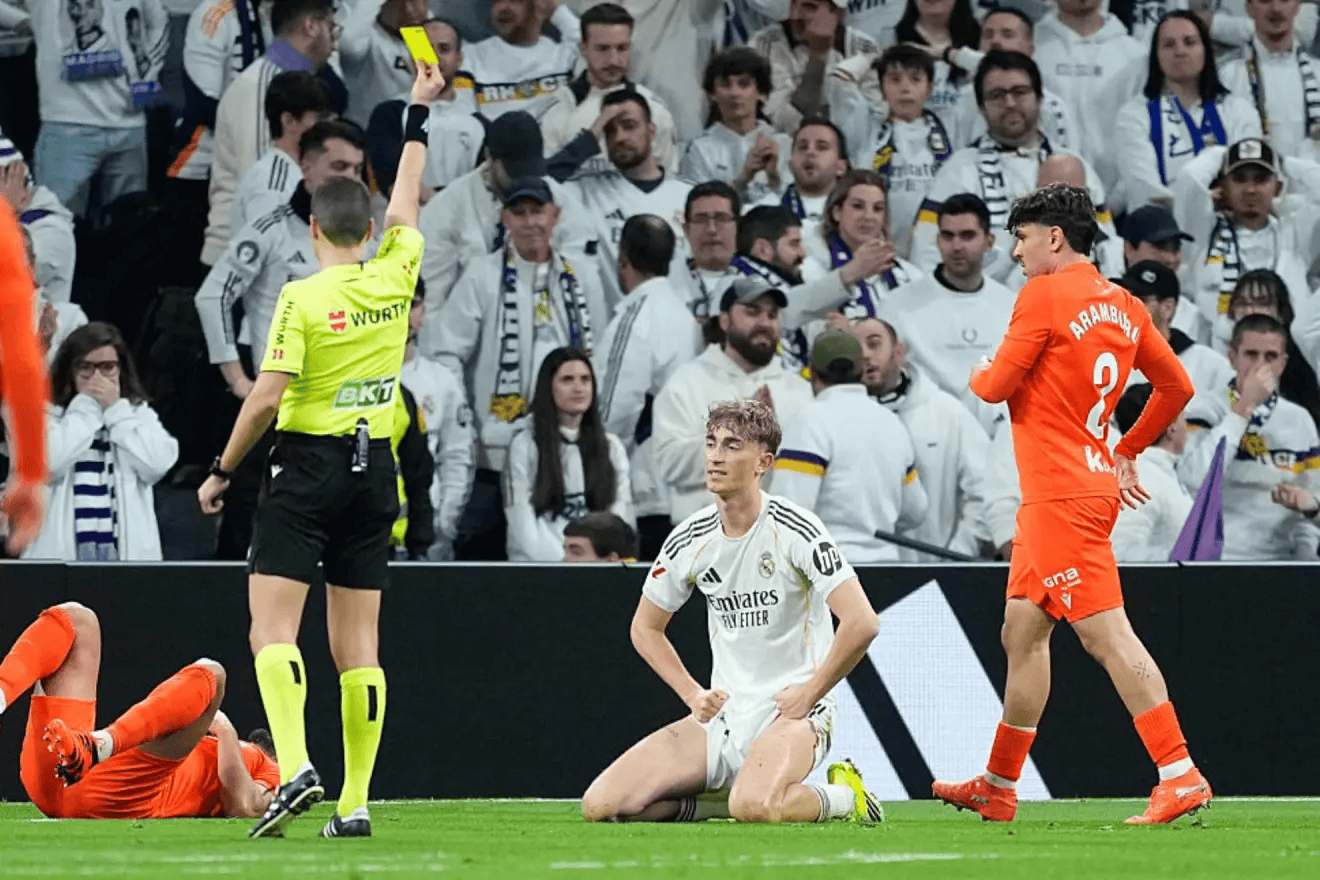 马卡: 赫伊森表现不佳遭皇马球迷嘘, 吕迪格站出来鼓励他