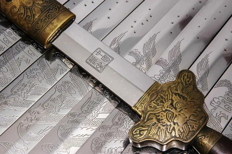 中正剑：蒋介石发给军官的佩剑，从将军到排长制式有玄机蒋介石发给国军军官的中正剑