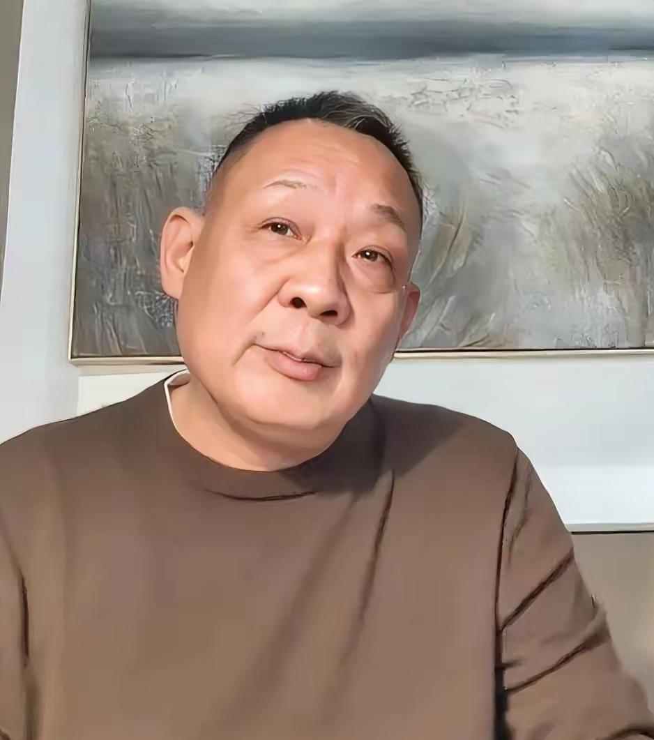 大家有没有觉得​于东来越来越不对劲了​倒不是因为他变得不成功了，而是因为他越