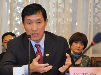 “中国拿什么挑战美国？人均收入只有人家的8%！”就是这位中国经济领域专家-黄亚生