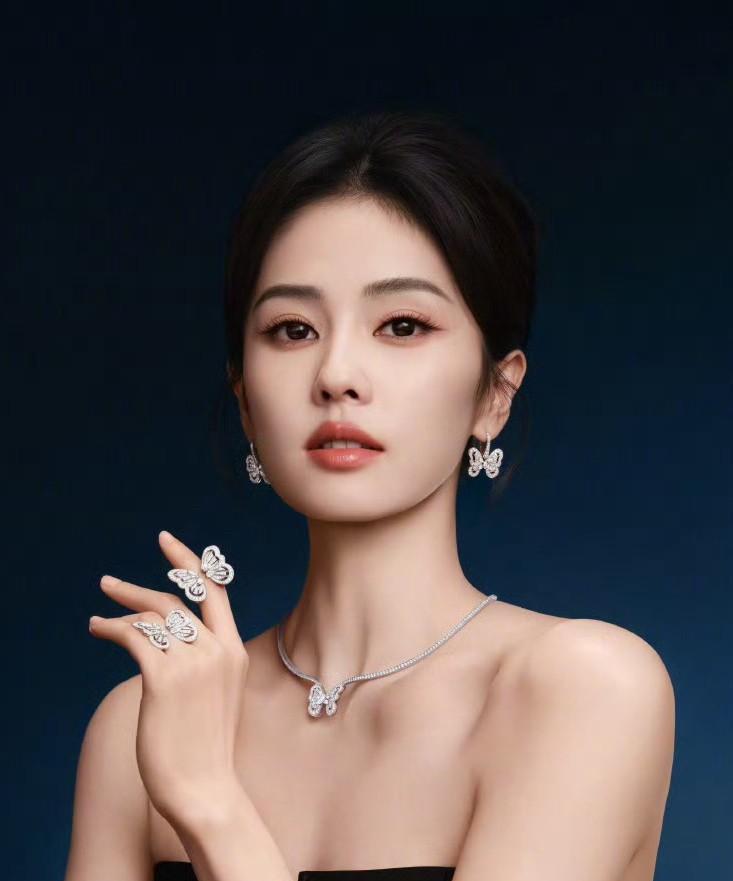 于正下一部新剧白鹿请假，吴谨言江山为聘在拍赵晴成于正手里的新王牌，白鹿预约一
