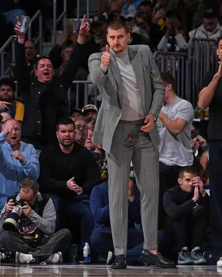 恭喜掘金来到西部第二！果然西部能和雷霆扳手腕的还得是掘金啊！约老师的伤缺没让掘金