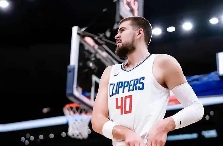 快船用祖巴茨换库明加好还是马瑟琳祖巴茨已经完全不适合快船现在的战术体系了，步