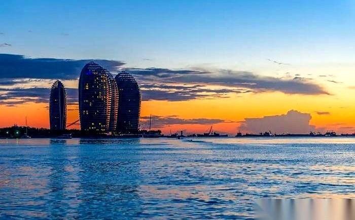 1971年，联合国。一群黄皮肤的中国人，笑得合不拢嘴，整个会场跟过年一样。那张