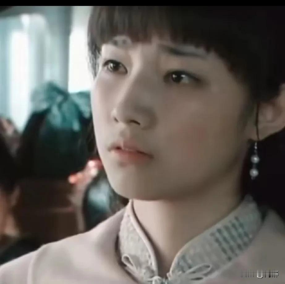 难怪那尔那茜能火，资源更是源源不断，除了她极为优渥的家庭，能为她提供常人难以企及