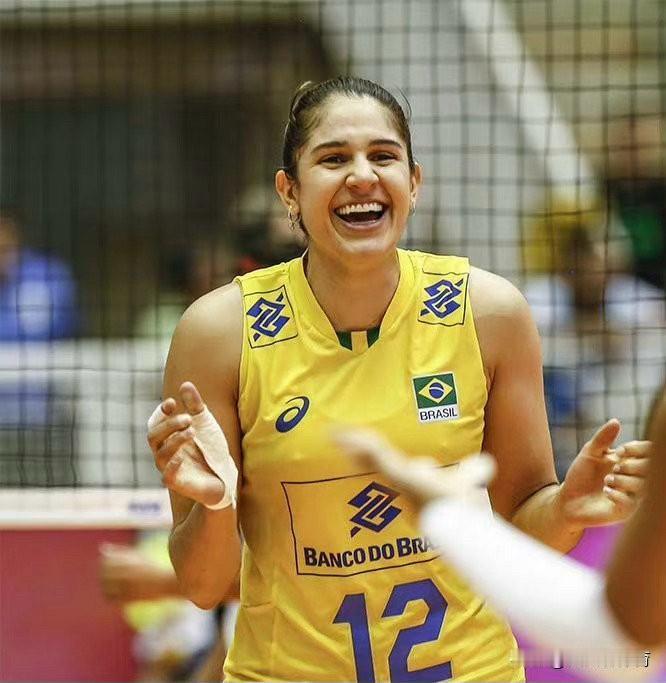 天津女排外援今日从巴西🇧🇷✈️中国！来自伦敦奥运会冠军、东京奥运会亚军的巴西