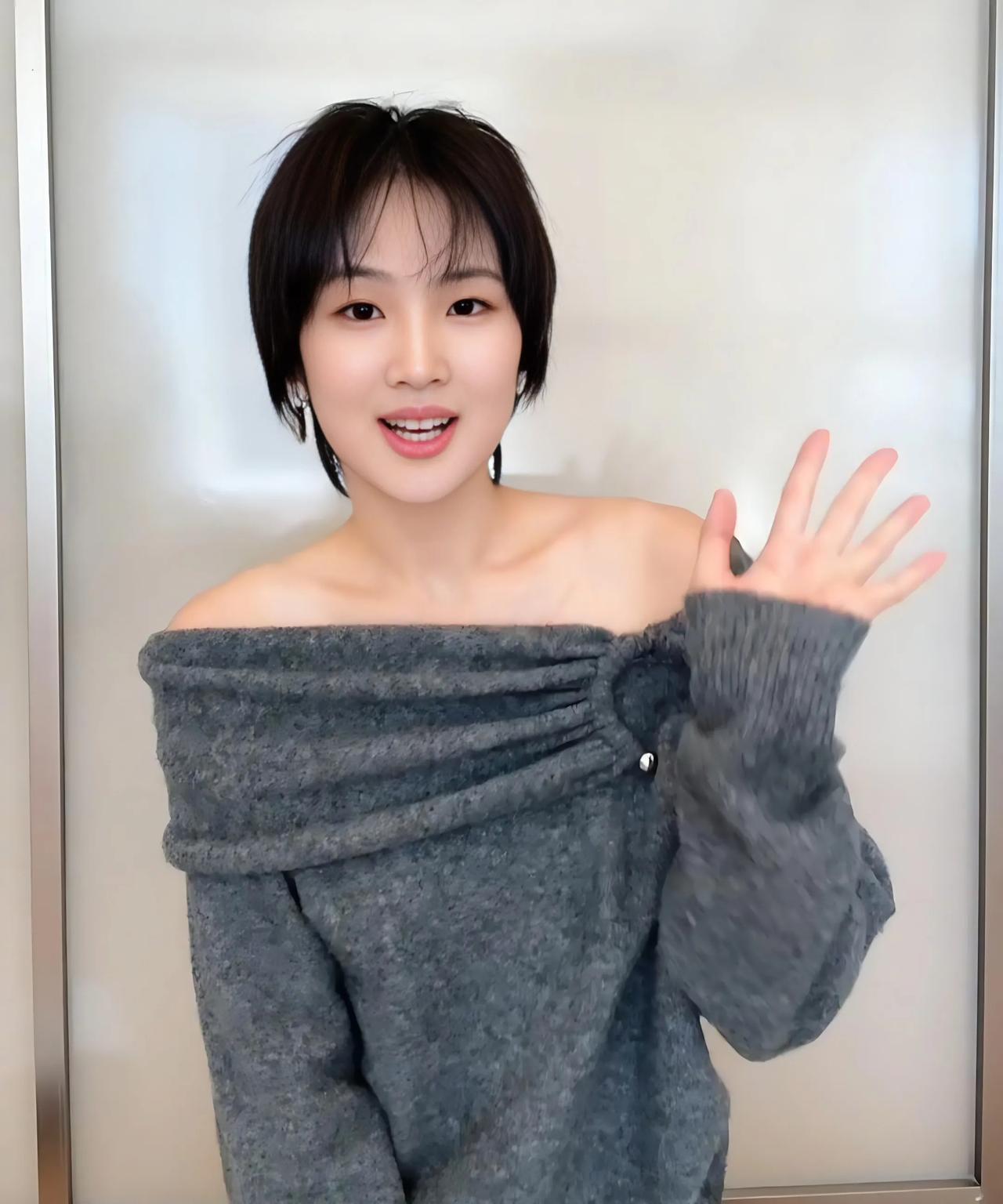 姚安娜挺没意思的好好的华为二公主，明明可以在5亿豪宅里躺平，天天吹着空调吃着西