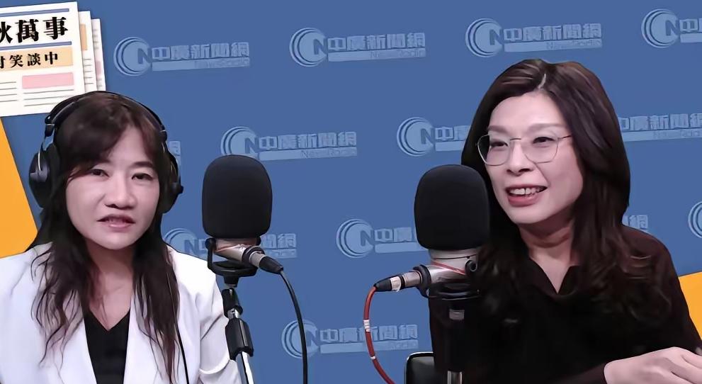 郑丽文接受专访:谈到与雷军会面“惊喜到不行”4月15日早上，郑丽文在王浅秋的