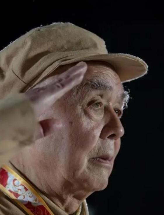 上甘岭一战，16岁的小战士忽然尿急，竟然在迫击炮上撒了一泡尿。没想到，就是这么一