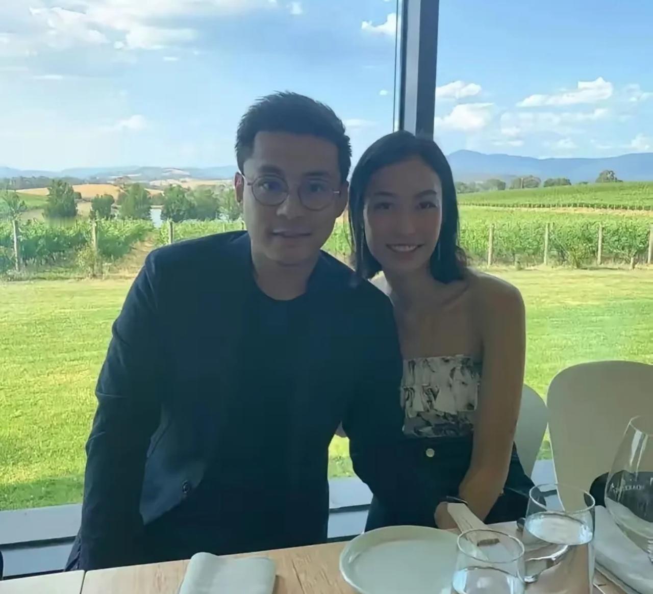 霍家的没落其实从三儿子霍启仁最近的婚讯也能看出来。他们家现在想高调也没用，大