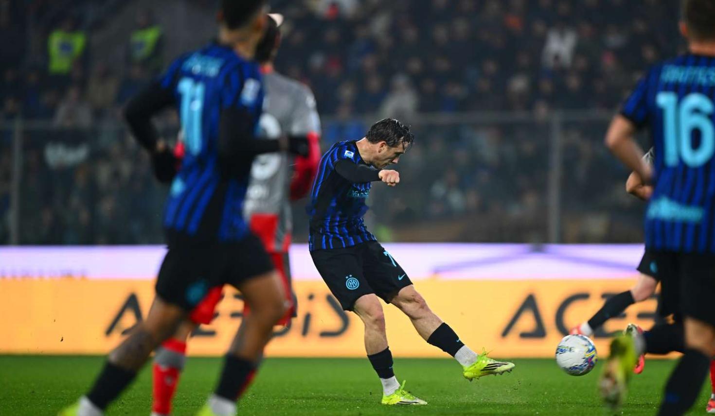 国际米兰克雷莫纳vs国际米兰泽林斯基这赛季彻底开挂了，同样是从争冠主要对手免签