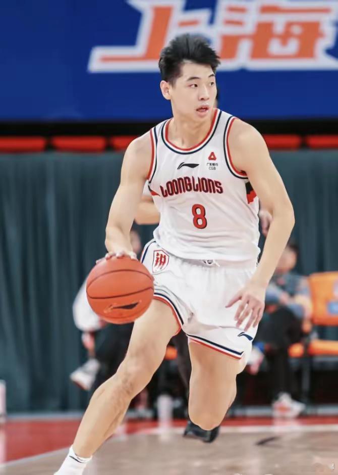 崔永熙焦泊乔加盟广东男篮崔永熙、焦泊乔加盟广东宏远！这些天的各种流言终于也尘埃落