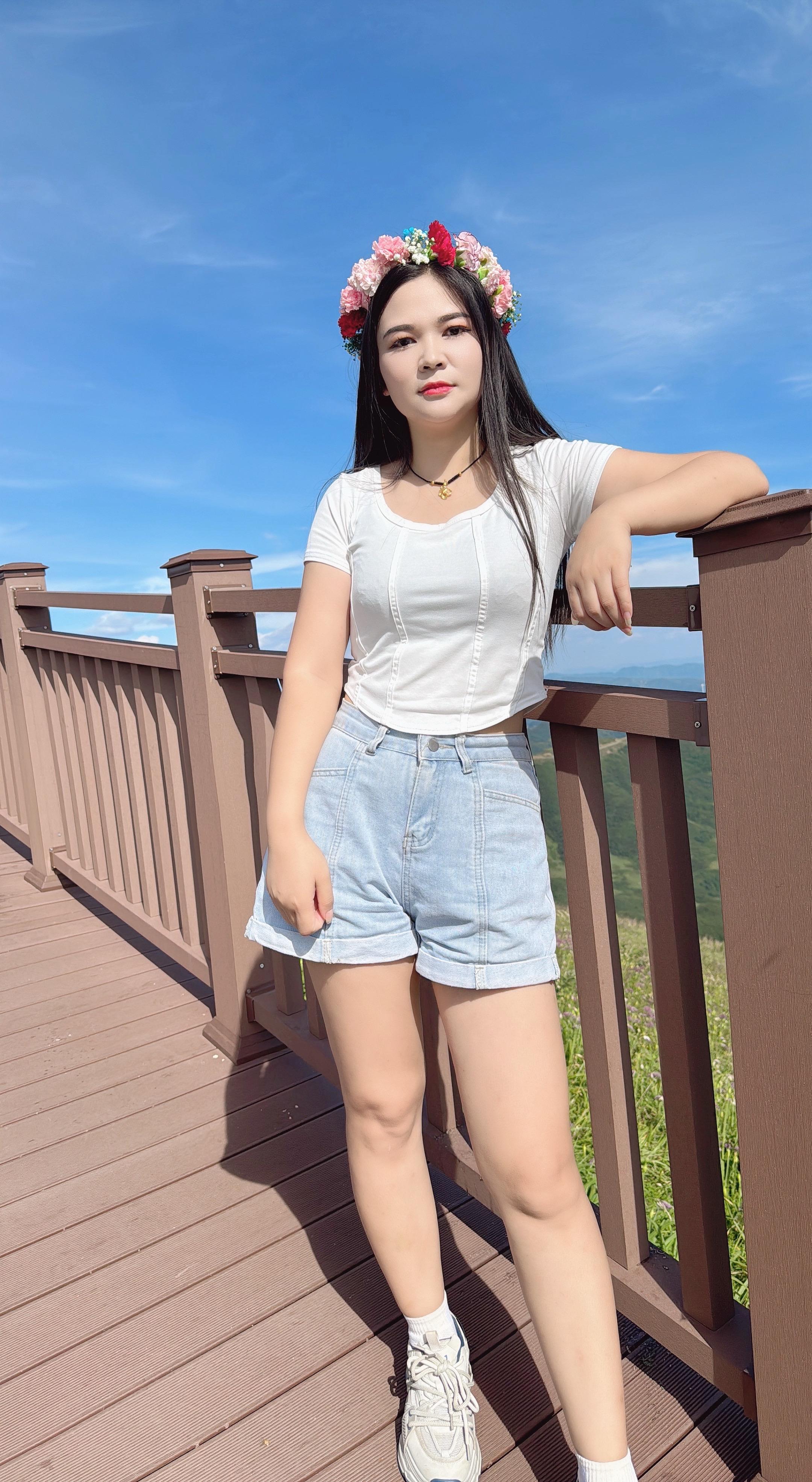 清纯 户外风景 微胖女生