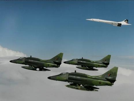 最近几天，不少飞上海、青岛、大连的乘客都发现，自己的航班莫名其妙地在空中多盘旋了