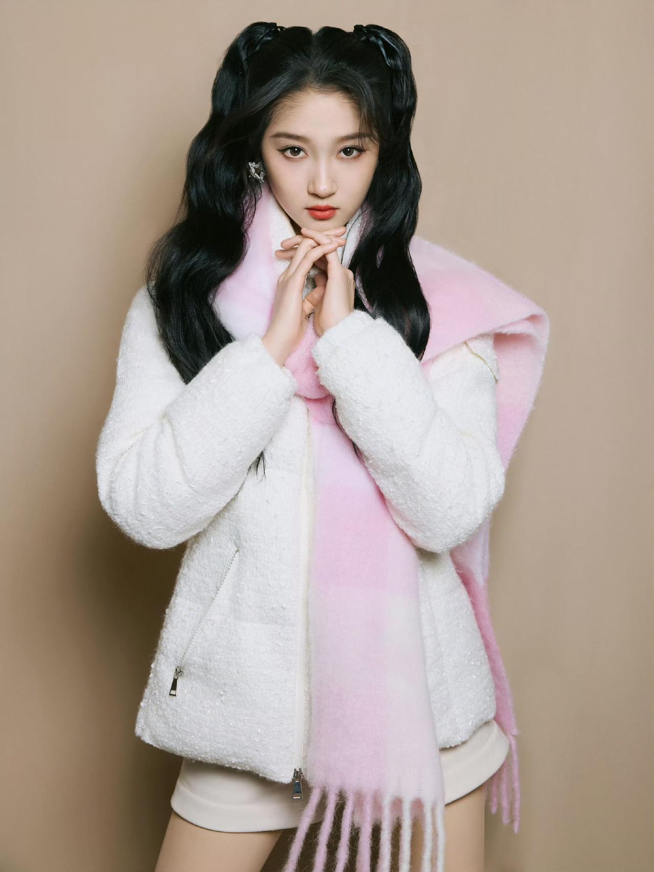 晓彤元气俏皮感十足，能量加满🔋关晓彤