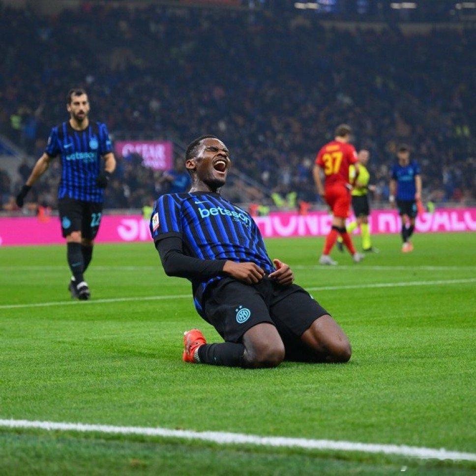 齐沃：博尼？他发了三天烧我跟他说今天只让他上场15分钟结果我让他踢了30分钟