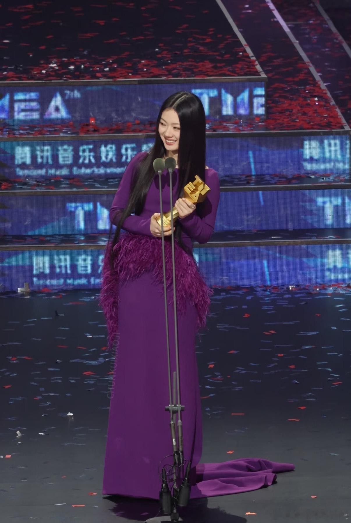 单依纯二封内地最佳女歌手用实力续写荣光！撕掉固有印象持续深耕音乐，每一次出发，