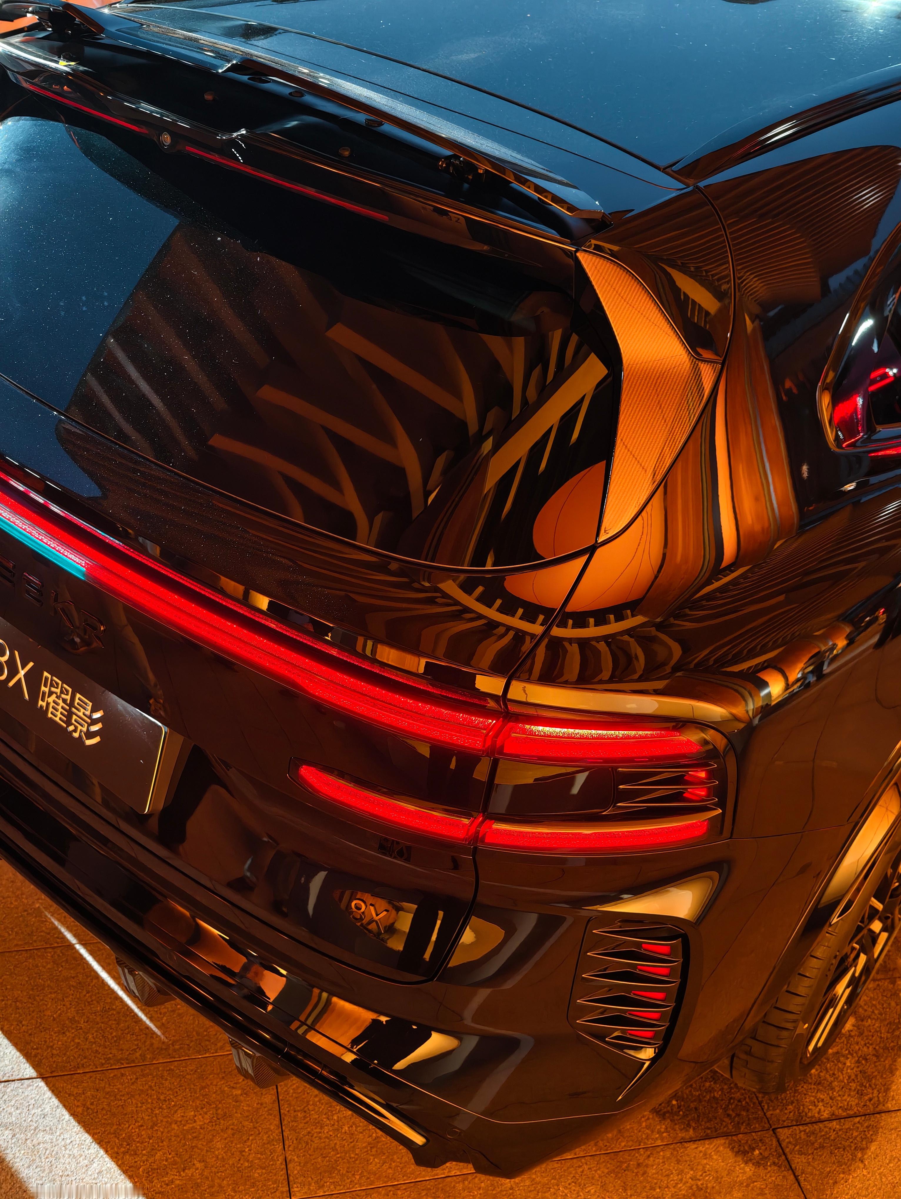 来看极氪8X这是我近期最喜欢的一台车曜影再加黑武士简直帅爆了好吗？宁波