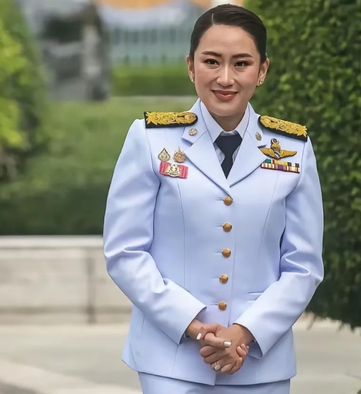 佩通坦虽然不再当总理了，但是她还是担任了泰国的文化部长，而且佩通坦还获得了很多人