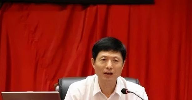 1958年出生的艾跃进曾说过：“让工人下岗，还要人家从头再来，你们为什么不从头再