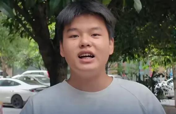 衡阳小伙赶往长沙面试，撞见轻生女孩果断拽住，简历被风吹落也顾不上捡。一句“面试晚