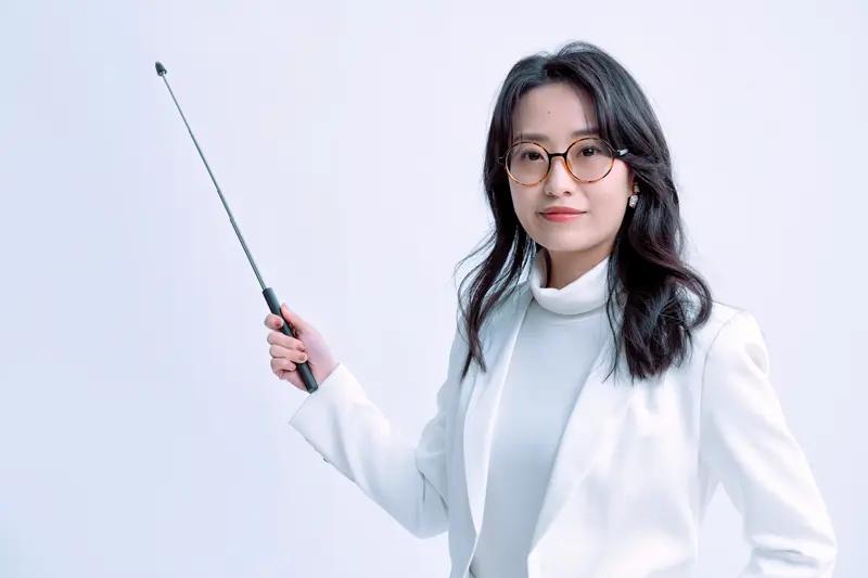 一名老师，努力工作，成为一名优秀的教师，然后当上教育局副局长！这样子的概率有多