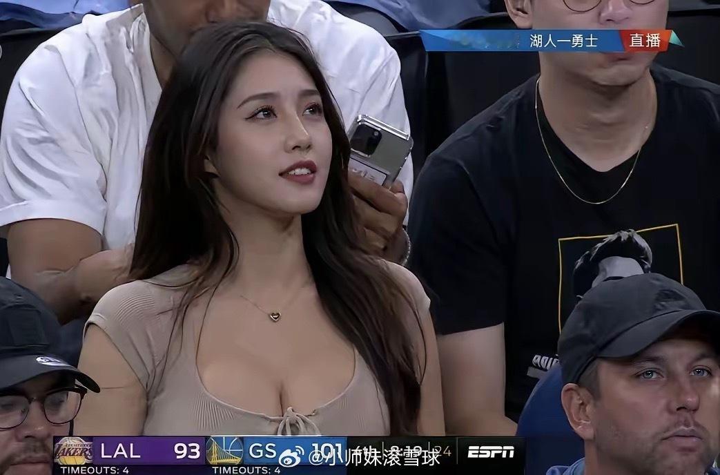 哇，这是谁？完了，被她俘虏了，简直太美了。