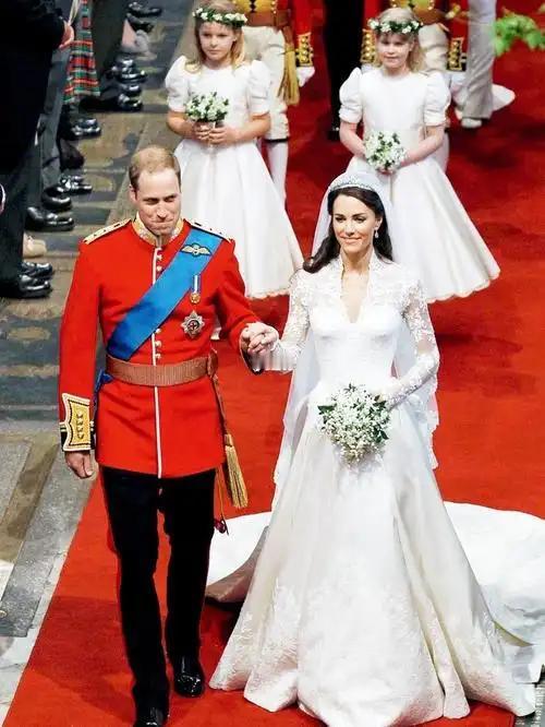 同样是嫁入王室，谁的世纪婚礼最封神？ 第一位戴安娜王妃的奢华古堡婚礼，这或许