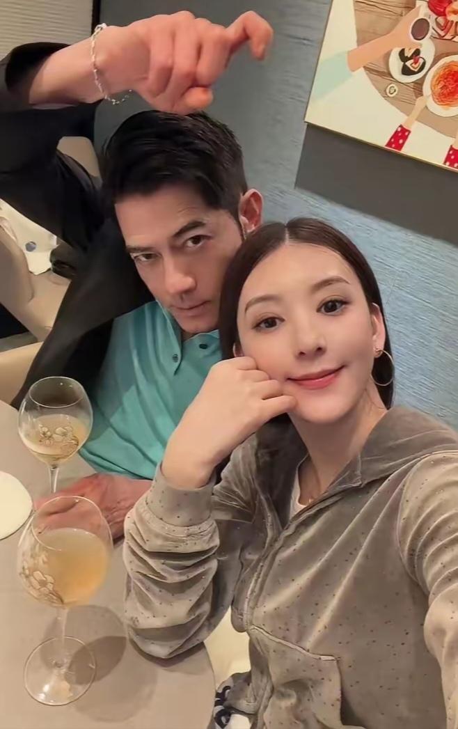 郭富城方媛的九周年动态，真的甜到我了！郭富城配文简单直白，没有