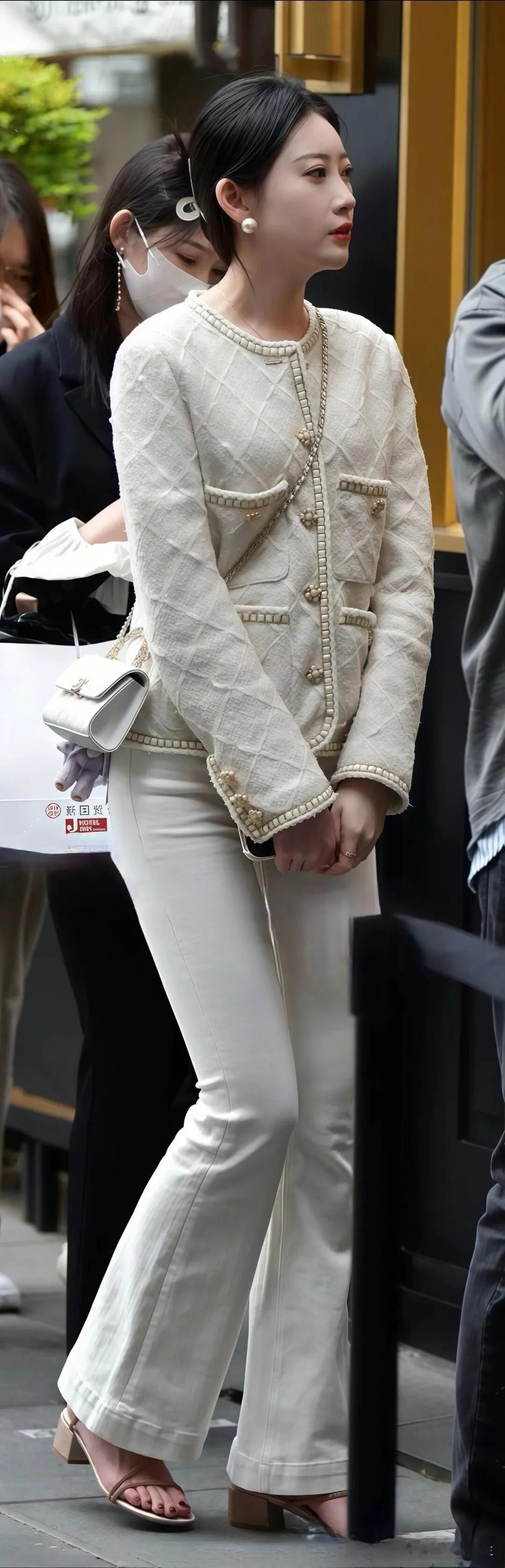 商场现在弄得很漂亮[/得意][/得意]