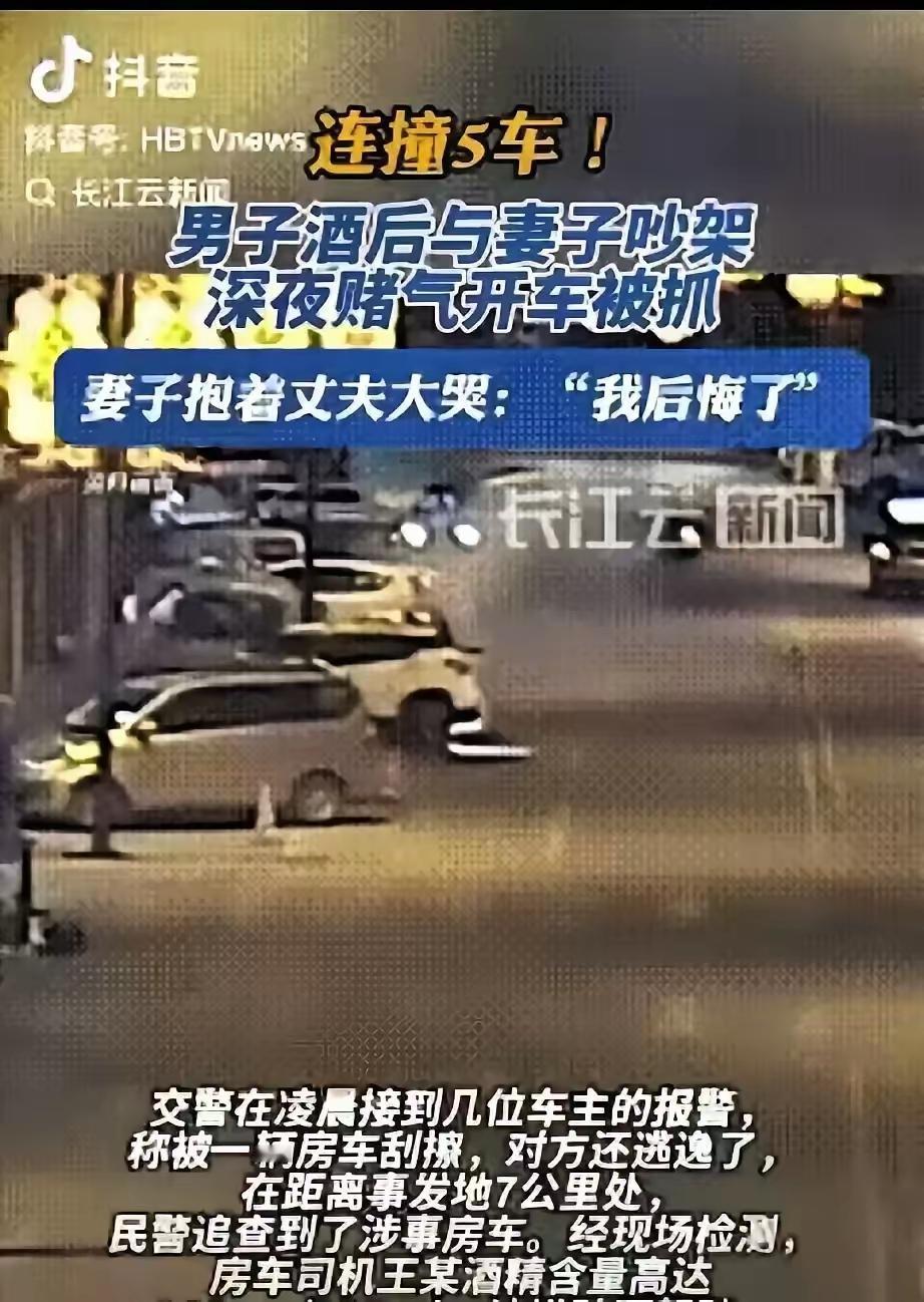 浙江杭州，一对夫妻正在逛街，突然发现一个摄像师在拍摄他们，两人立即开始摆拍。